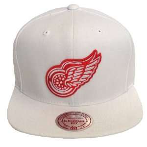  Detroit Red Wings Mitchell & Ness Logo Snapback All White 