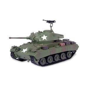  WWII M24 Chaffee Tank in 132 Scale Toys & Games