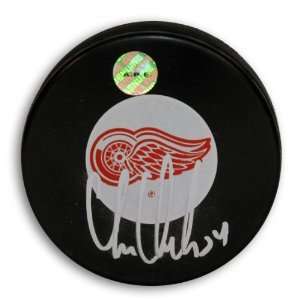  Chris Chelios Detroit Red Wings Hockey Puck: Sports 