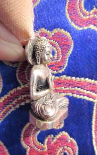 AMAZINGLY DETAILED UNIQUE MOLDED BRASS SITTING BUDDHA PENDANT NECKLACE 
