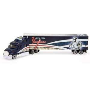   UD MLB Peterbilt Tractor Trailer New York Yankees: Sports & Outdoors