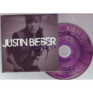 JUSTIN BIEBER signed *MY WORLD 2.0* cd cover W/PROOF 
