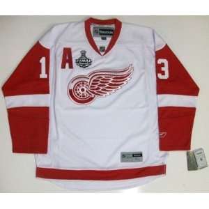   09 Cup Detroit Red Wings Rbk Jersey Real   Medium: Sports & Outdoors