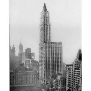  1912 photo Woolworth building, New York City .
