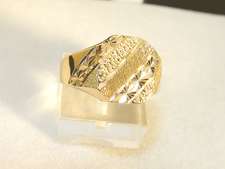 22K Yellow Gold Decorative Signet Ring 8.89 Grams  