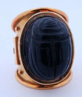 Ladies Designer Elizabeth Gage 18K Gold Black Jade scrab Ring  