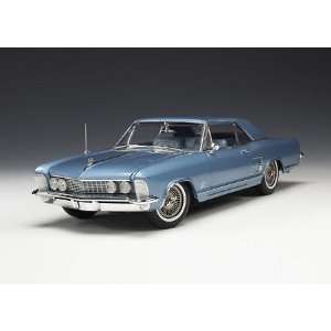  1964 buick riviera die cast 1/18 (white) Toys & Games
