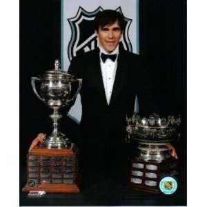  Pavel Datsyuk with the 2008 Frank J. Selke Trophy and the 