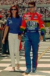 JEFF GORDON #24 DUPONT LUMINA 164 SCALE NASCAR 1999  