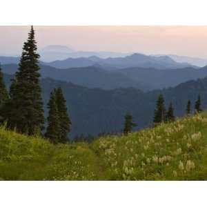  View of Washington Cascade Mountain Ranges, Washington 